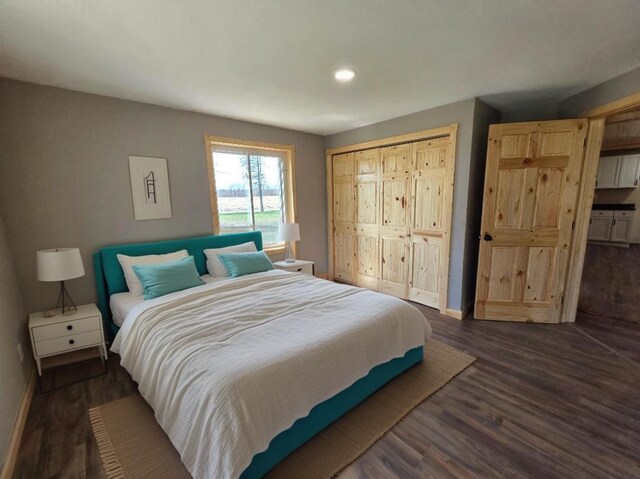 bedroom featuring recessed lighting, baseboards, a closet, and dark wood-style flooring