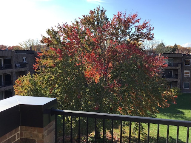 2220 Midland Grove Rd Unit 307, Roseville, MN 55113 - view of balcony