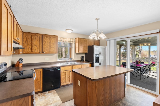 kitchen featuring a sink, stainless steel fridge with ice dispenser, dishwasher, a chandelier, and under cabinet range hood