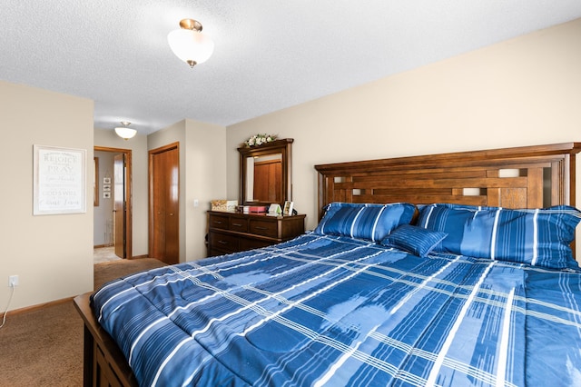 bedroom featuring carpet flooring, a textured ceiling, baseboards, and a closet