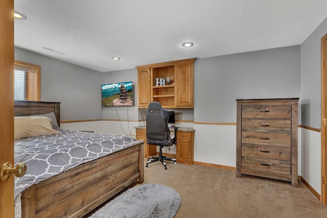 10283 Ferry Point Pl NW, Rice, MN 56367 - bedroom with light carpet, a textured ceiling, a wainscoted wall, recessed lighting, and visible vents