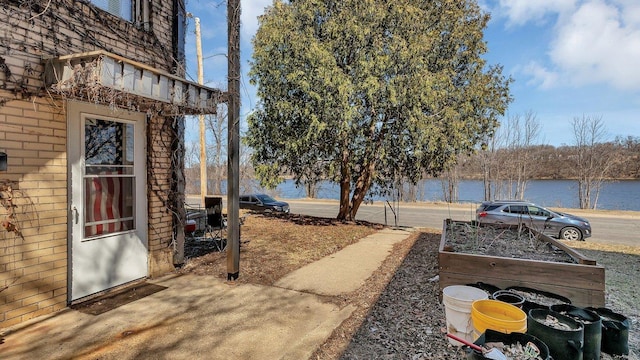 view of yard with a water view