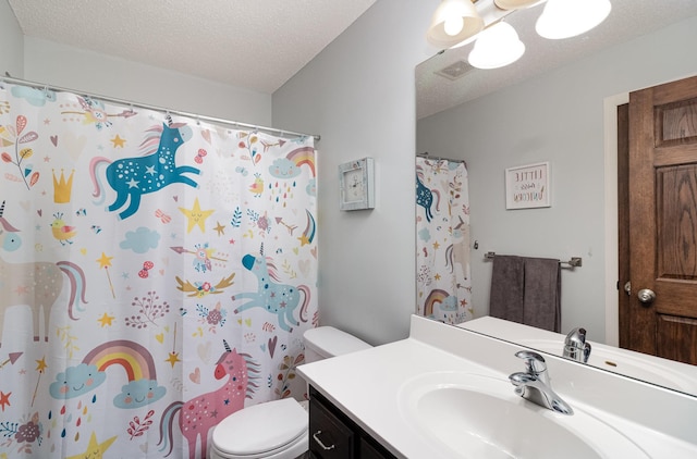 1006 9th Street Ct SE, New Prague, MN 56071 - bathroom with toilet, vanity, a textured ceiling, and a shower with curtain