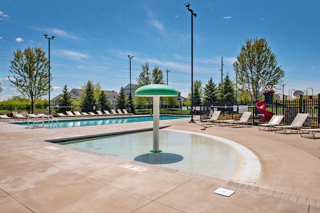 5085 149th St N # 3, Hugo, MN 55038 - community pool with fence and a patio area