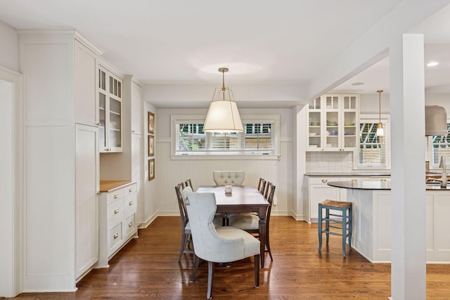 1722 Pinehurst Ave, Saint Paul, MN 55116 - dining space featuring dark wood-type flooring and recessed lighting
