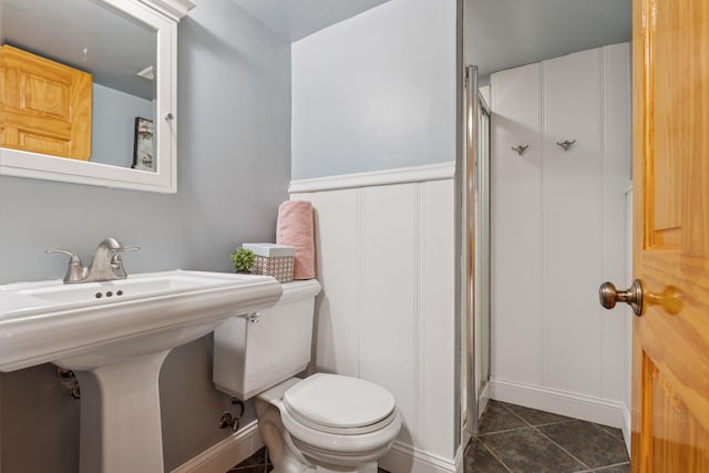 1722 Pinehurst Ave, Saint Paul, MN 55116 - full bathroom with toilet, a shower stall, and tile patterned floors