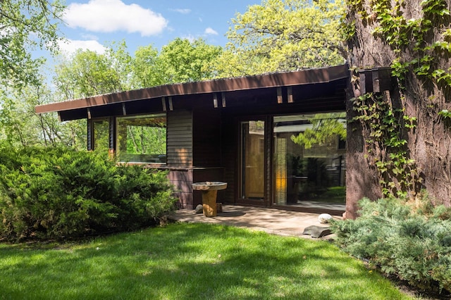 4618 Cedarwood Rd, Saint Louis Park, MN 55416 - rear view of property featuring a yard