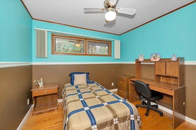 bedroom with baseboards, ornamental molding, light wood-style flooring, and ceiling fan
