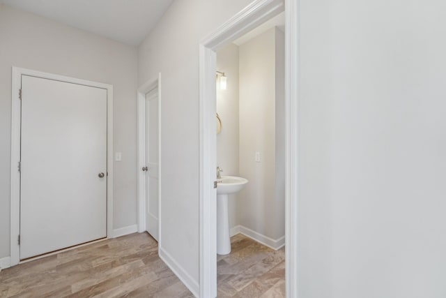 18357 Glacier Way, Lakeville, MN 55044 - bathroom with baseboards