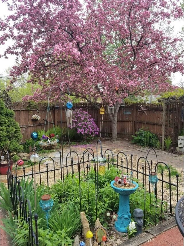 view of yard with fence