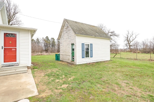 view of outdoor structure with an outbuilding and entry steps
