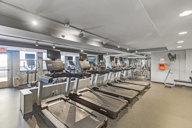 401 1st St Unit 414, Minneapolis, MN 55401 - exercise room featuring rail lighting