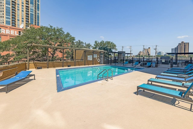 401 1st St Unit 414, Minneapolis, MN 55401 - community pool with fence and a patio