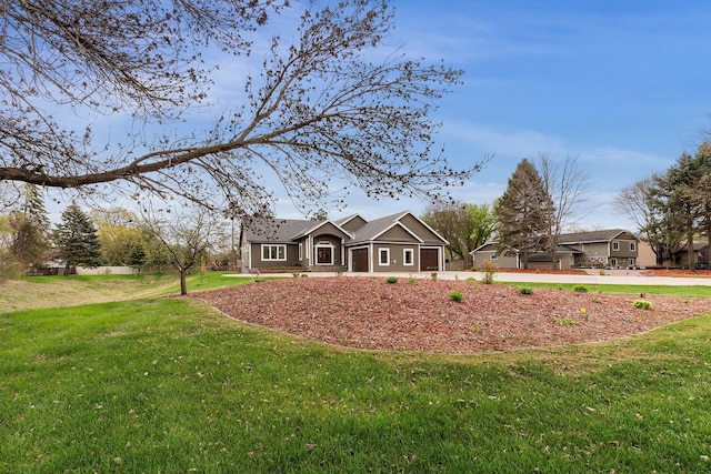 craftsman house with a front yard