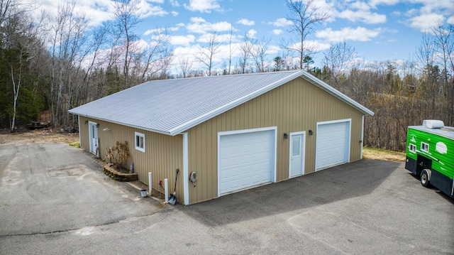 view of detached garage