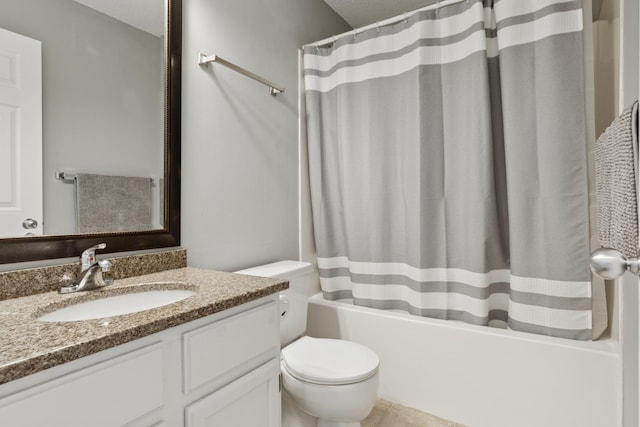 full bath featuring vanity, shower / tub combo with curtain, and toilet