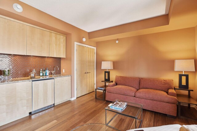 1235 Yale Pl Unit 1706, Minneapolis, MN 55403 - living area featuring light wood-style floors