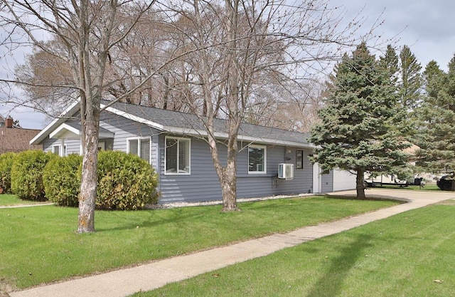 view of front facade with driveway and a front lawn