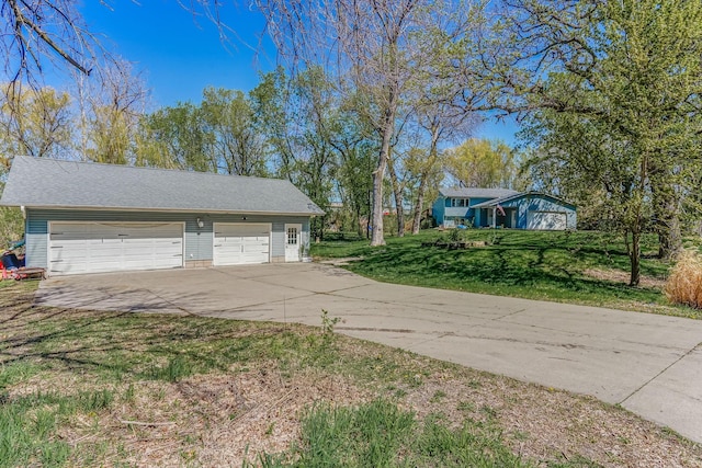 view of detached garage