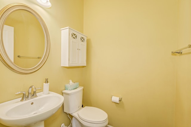 bathroom featuring toilet and a sink