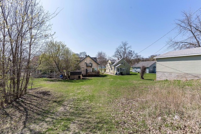 312 Vine St, Fergus Falls, MN 56537 - view of yard