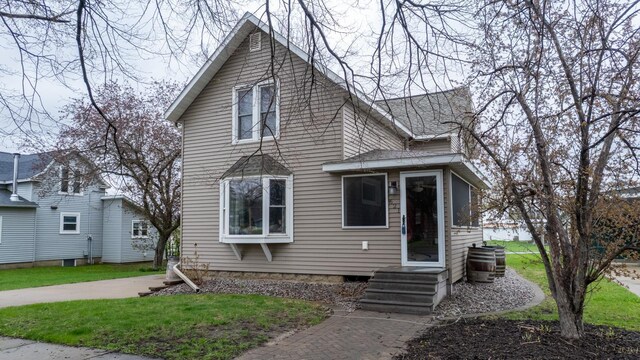 621 Fillmore St SE, Chatfield, MN 55923 - view of front of house featuring a front lawn