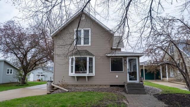 621 Fillmore St SE, Chatfield, MN 55923 - view of front of property featuring a front lawn