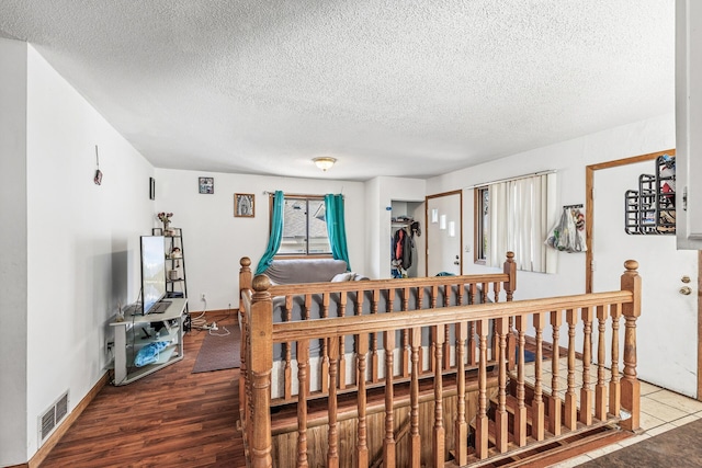 360 Hawthorne Ave E, Saint Paul, MN 55130 - dining room featuring baseboards, visible vents, and a textured ceiling