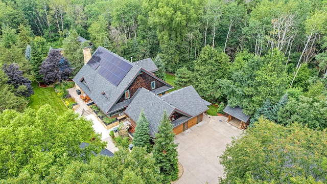 bird's eye view featuring a wooded view