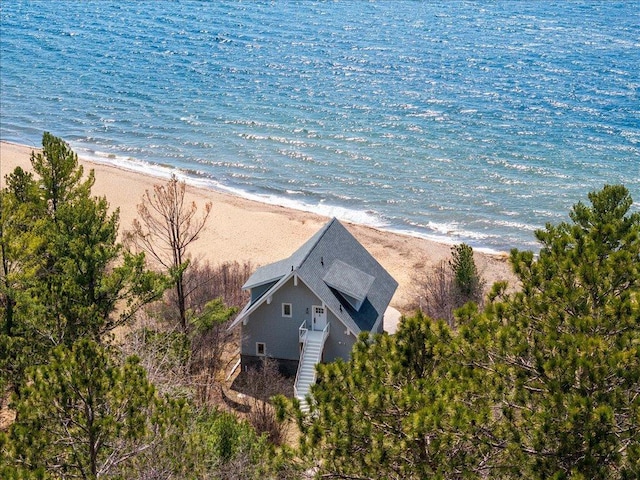aerial view of property and surrounding area with unending shoreline