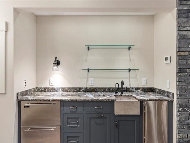 view of indoor wet bar