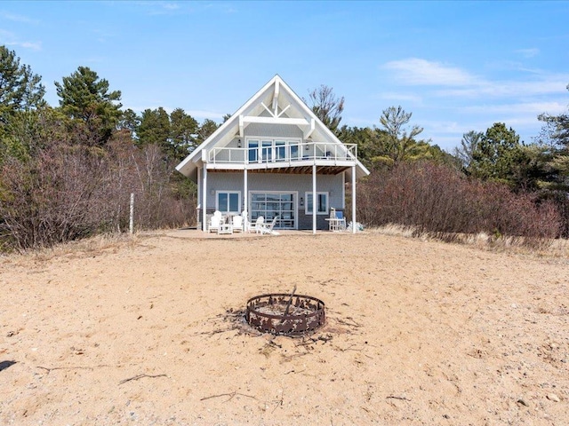 back of house with an outdoor fire pit