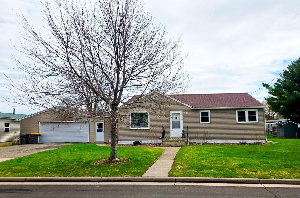 660 Oak St, Baldwin, WI 54002 - photo 1