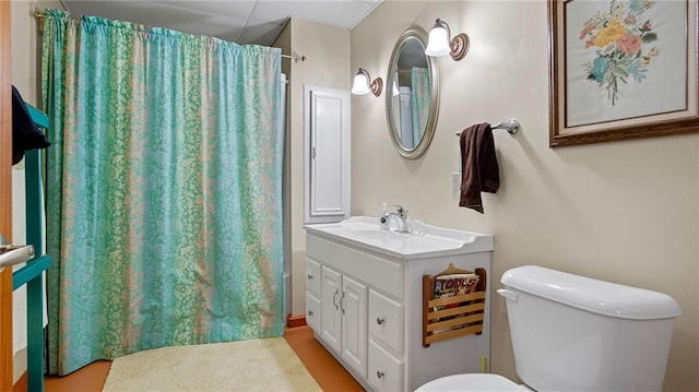 full bath featuring toilet, a shower with curtain, and vanity