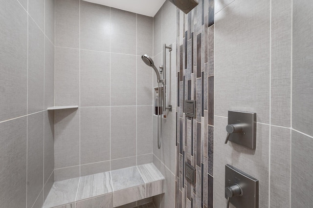 bathroom featuring tiled shower
