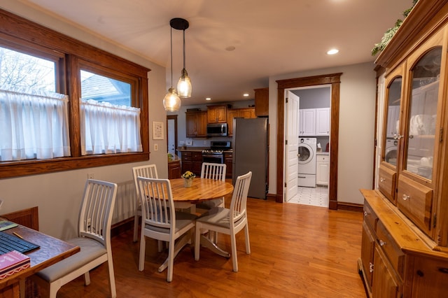 dining area featuring baseboards, light wood-style flooring, recessed lighting, and washer / clothes dryer