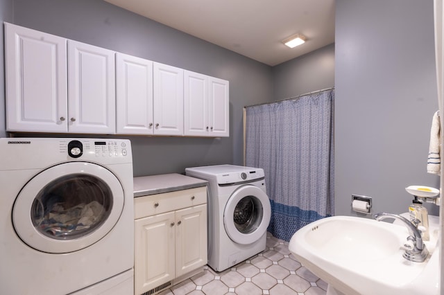 laundry area featuring laundry area, a sink, independent washer and dryer, and visible vents