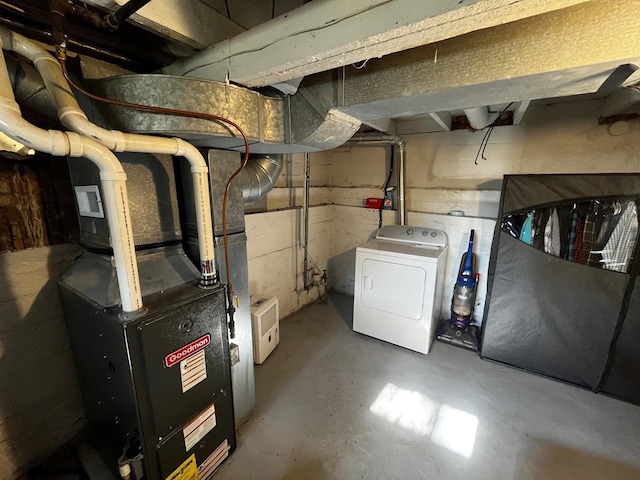 utility room with washer / clothes dryer and heating unit