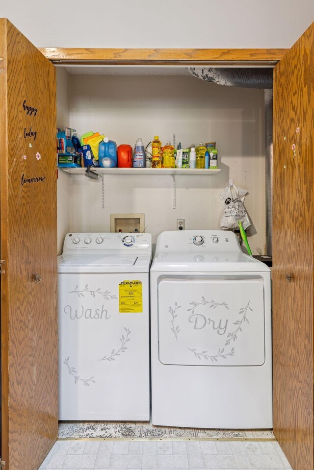 washroom with laundry area and washer and clothes dryer