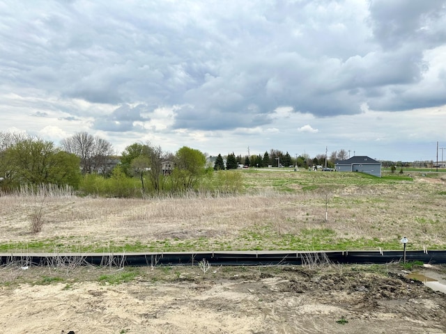 view of yard featuring a rural view