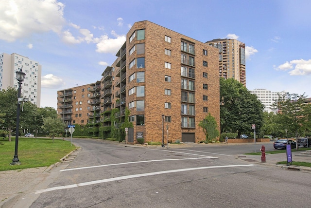 view of apartment building / complex