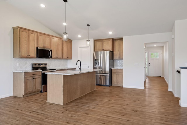 kitchen featuring backsplash, appliances with stainless steel finishes, wood finished floors, recessed lighting, and an island with sink
