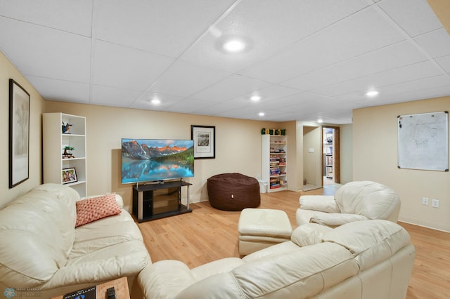 living room featuring baseboards, recessed lighting, wood finished floors, and a paneled ceiling