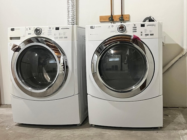 clothes washing area featuring laundry area and independent washer and dryer