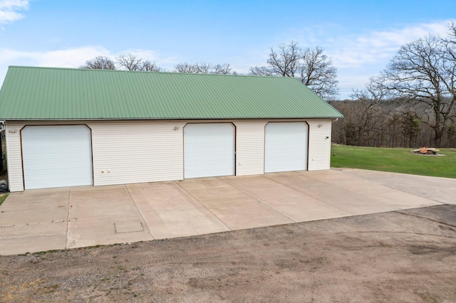 view of detached garage