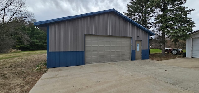 view of detached garage