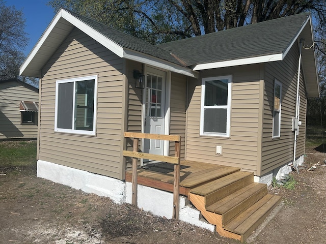 507 Peck St, Fergus Falls, MN 56537 - bungalow-style home with a deck