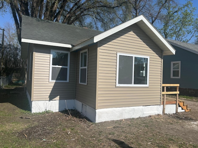 507 Peck St, Fergus Falls, MN 56537 - view of side of property with a shingled roof