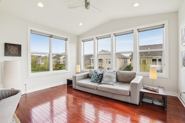 living area with wood-type flooring, a ceiling fan, vaulted ceiling, baseboards, and recessed lighting