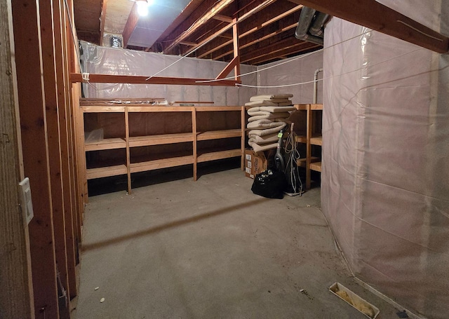 2673 Cedar Grn, Minnetonka, MN 55305 - unfinished below grade area with a workshop area